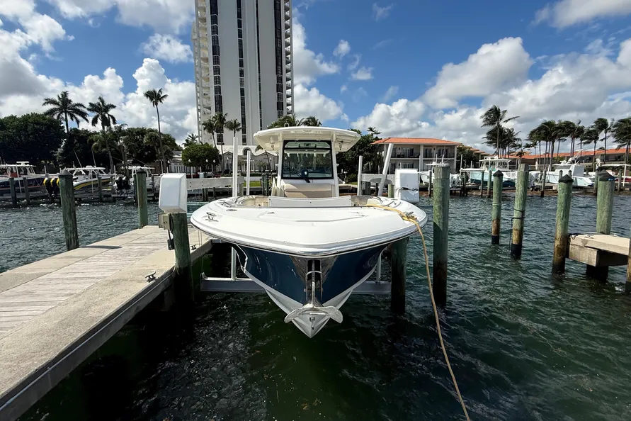 2016 Boston Whaler 330 Outrage (exterior view)