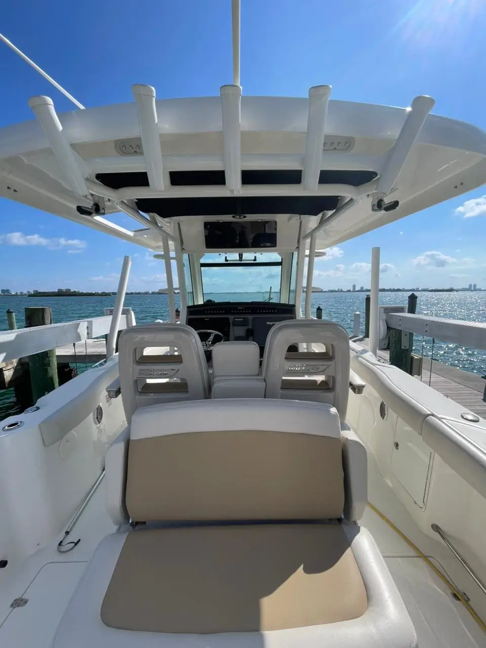 2016 Boston Whaler 330 Outrage (additional angle)